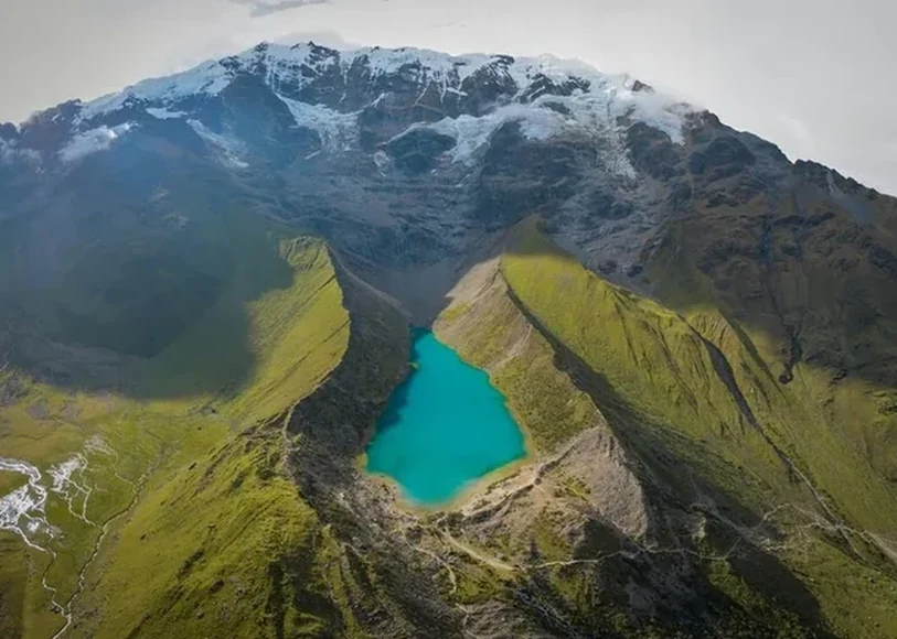 Peru mountain landscape for season and route planning